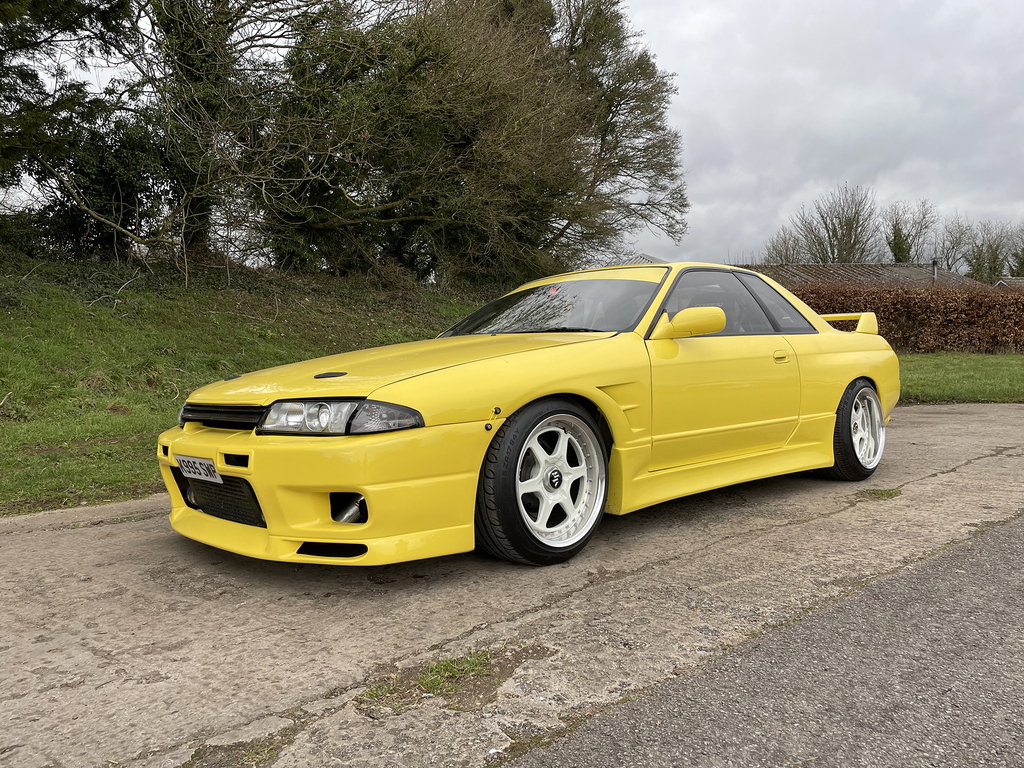 1990 Nissan Skyline R32 with 17x9 22 Work Emotion XT7 and 255/40R17  Yokohama Advan Neova Ad08r and Coilovers | Custom Offsets